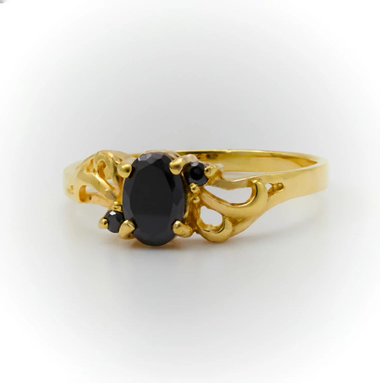 Simple gold ring black