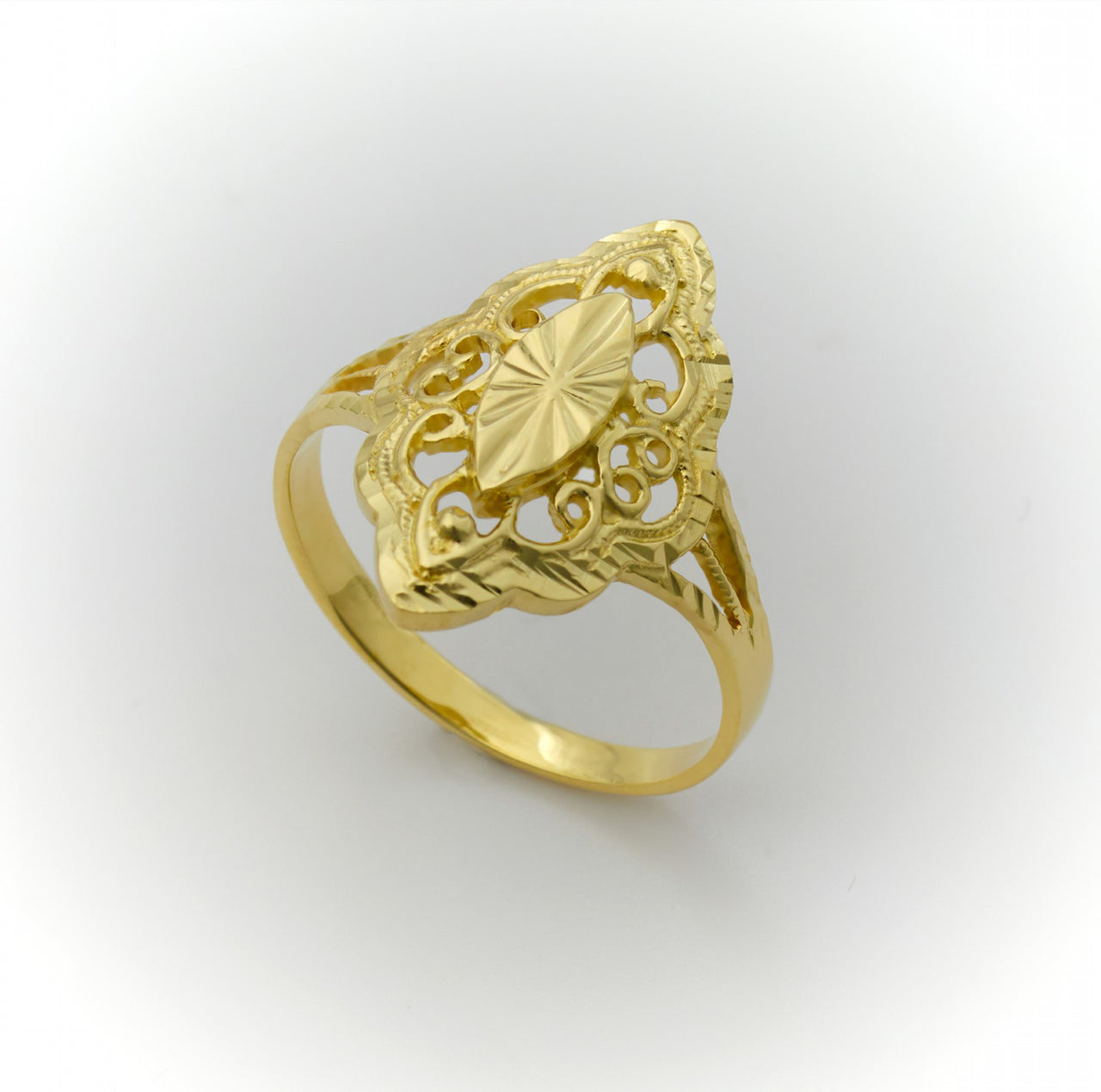 Vintage Gold Filigree Ring for Women 4